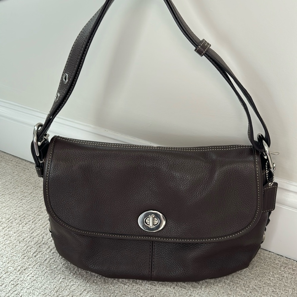 beautiful brown leather coach shoulder bag!